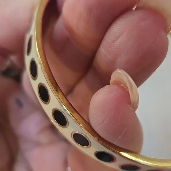 Kate Spade New York "In the Spotlight" Black/Cream/Gold Enamel Bangle Bracelet - Picture 7 of 8